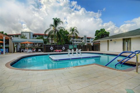 Copropriété à vendre à Coconut Creek, Floride: 2 chambres, 109.62 m2 № 1051149 - photo 12