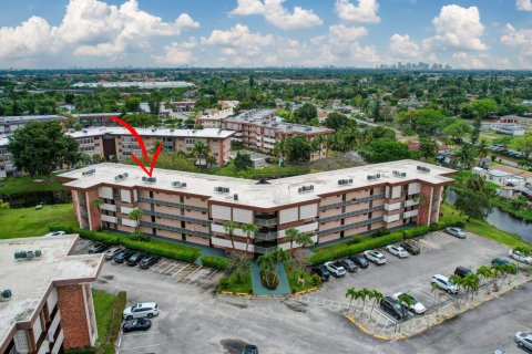 Condo in Lauderdale Lakes, Florida, 1 bedroom  № 1058854 - photo 6