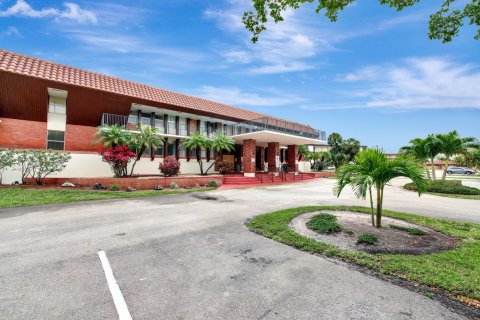 Condo in Lauderdale Lakes, Florida, 1 bedroom  № 1058854 - photo 23