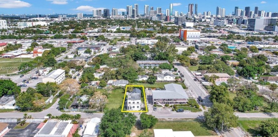 Commercial property in Miami, Florida 223.34 sq.m. № 1071992