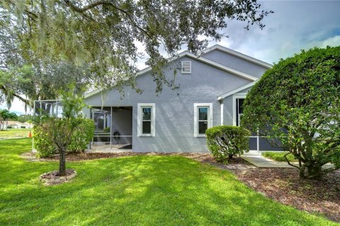 House in Land O' Lakes, Florida 2 bedrooms, 99.96 sq.m. № 1406455 - photo 24