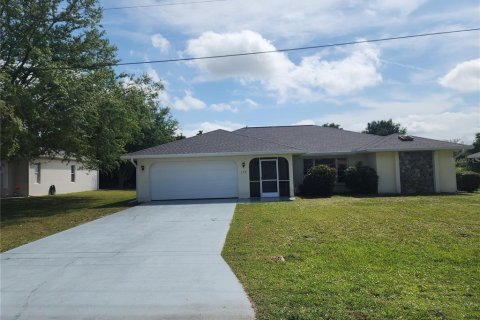 House in Punta Gorda, Florida 3 bedrooms, 169.64 sq.m. № 1070834 - photo 1