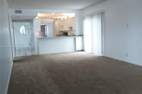 Condo in Deerfield Beach, Florida, 2 bedrooms  № 1356851 - photo 9