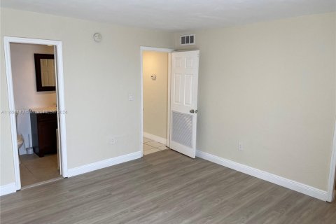 Condo in Pinecrest, Florida, 2 bedrooms  № 1356850 - photo 15