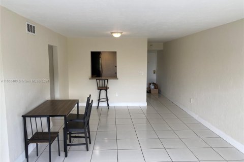 Copropriété à louer à Pinecrest, Floride: 2 chambres, 91.23 m2 № 1356850 - photo 10