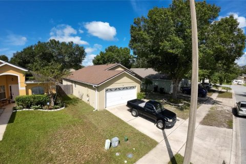 House in Orlando, Florida 3 bedrooms, 138.98 sq.m. № 1402229 - photo 2