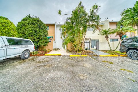 Townhouse in Homestead, Florida 2 bedrooms № 1396883 - photo 21