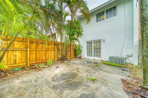 Townhouse in Homestead, Florida 2 bedrooms № 1396883 - photo 19