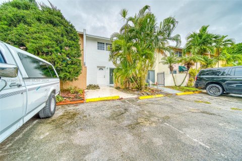 Townhouse in Homestead, Florida 2 bedrooms № 1396883 - photo 1