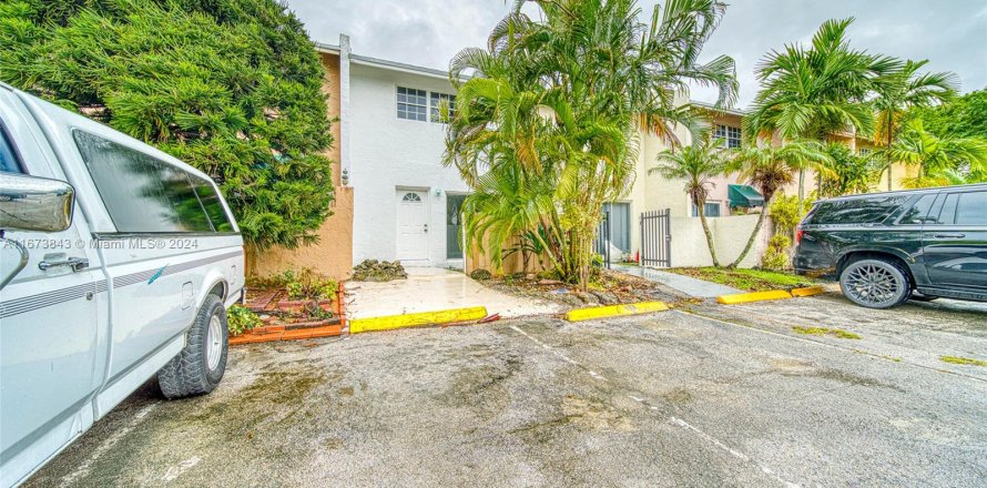 Townhouse in Homestead, Florida 2 bedrooms № 1396883