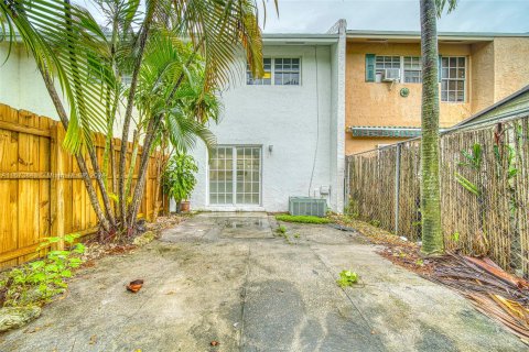 Townhouse in Homestead, Florida 2 bedrooms № 1396883 - photo 18