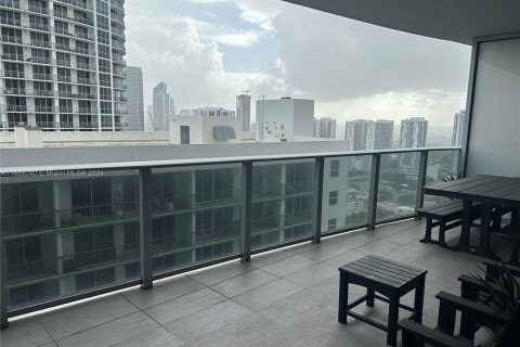 Condo in Miami, Florida, 1 bedroom  № 1396880 - photo 16