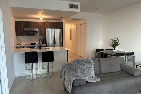 Condo in Miami, Florida, 1 bedroom  № 1396880 - photo 4