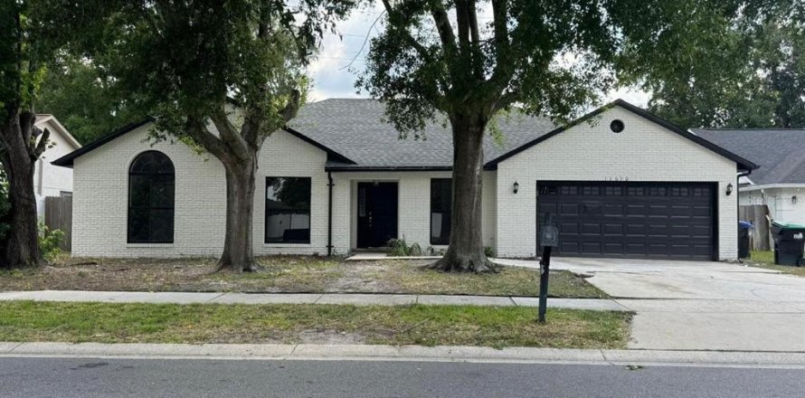 House in Orlando, Florida 4 bedrooms, 182.74 sq.m. № 1351240