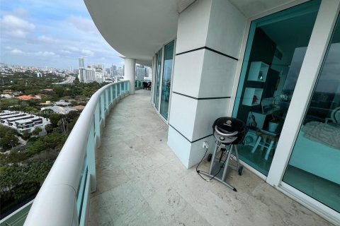 Condo in Miami, Florida, 3 bedrooms  № 1019802 - photo 13