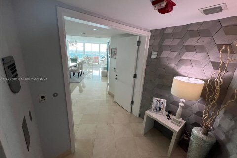 Condo in Miami, Florida, 3 bedrooms  № 1019802 - photo 7