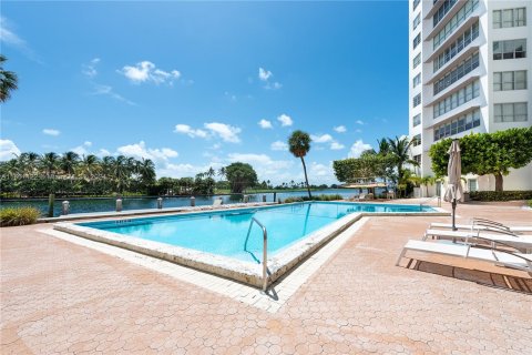 Condominio en venta en Bay Harbor Islands, Florida, 2 dormitorios, 169.08 m2 № 1221977 - foto 23