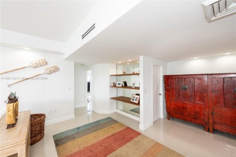 Condominio en venta en Bay Harbor Islands, Florida, 2 dormitorios, 169.08 m2 № 1221977 - foto 9