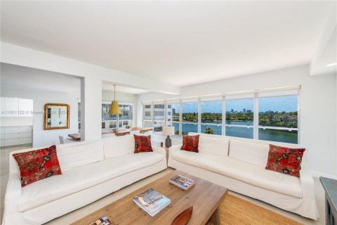 Condominio en venta en Bay Harbor Islands, Florida, 2 dormitorios, 169.08 m2 № 1221977 - foto 2