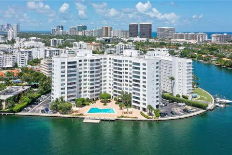 Copropriété à vendre à Bay Harbor Islands, Floride: 2 chambres, 169.08 m2 № 1221977 - photo 1