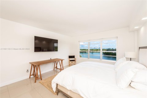 Condominio en venta en Bay Harbor Islands, Florida, 2 dormitorios, 169.08 m2 № 1221977 - foto 10