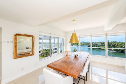 Condominio en venta en Bay Harbor Islands, Florida, 2 dormitorios, 169.08 m2 № 1221977 - foto 5