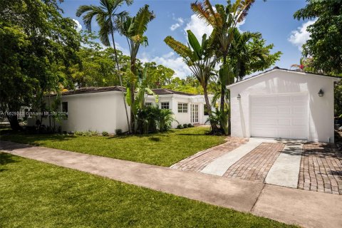 Villa ou maison à vendre à Coral Gables, Floride: 4 chambres, 196.67 m2 № 1293948 - photo 2