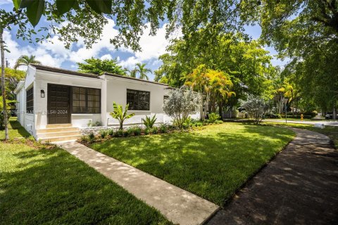 Villa ou maison à vendre à Coral Gables, Floride: 4 chambres, 196.67 m2 № 1293948 - photo 1