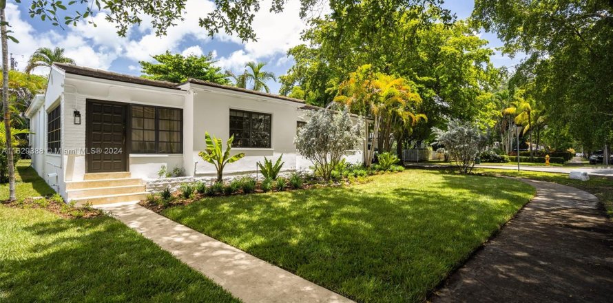 Villa ou maison à Coral Gables, Floride 4 chambres, 196.67 m2 № 1293948