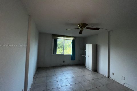 Condo in Oakland Park, Florida, 2 bedrooms  № 1293829 - photo 13