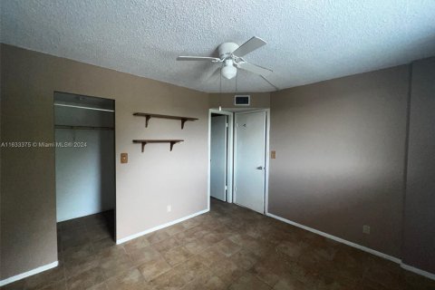 Condo in Oakland Park, Florida, 2 bedrooms  № 1293829 - photo 17