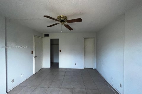 Condo in Oakland Park, Florida, 2 bedrooms  № 1293829 - photo 12