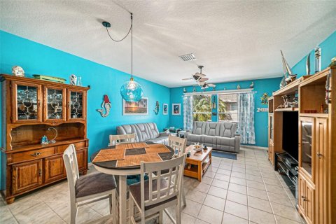 Villa ou maison à vendre à Holiday, Floride: 3 chambres, 174.56 m2 № 1063853 - photo 4