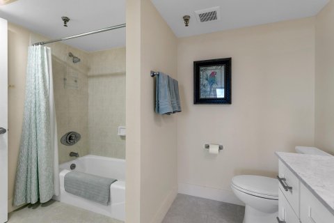 Condo in North Palm Beach, Florida, 2 bedrooms  № 1161974 - photo 16