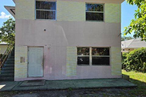 Immobilier commercial à vendre à Miami, Floride: 89.93 m2 № 1162021 - photo 1