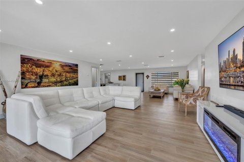 Casa en venta en Miami, Florida, 4 dormitorios, 227.98 m2 № 1327543 - foto 4