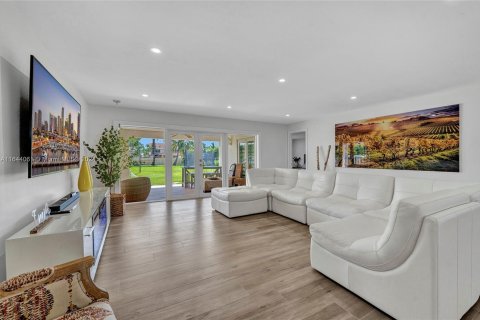 Villa ou maison à vendre à Miami, Floride: 4 chambres, 227.98 m2 № 1327543 - photo 19