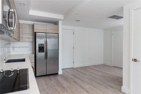 Condo in Miami, Florida, 1 bedroom  № 1395024 - photo 7