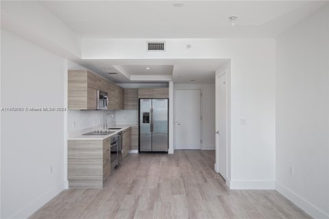 Condo in Miami, Florida, 1 bedroom  № 1395024 - photo 4