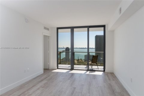 Condo in Miami, Florida, 1 bedroom  № 1395024 - photo 3