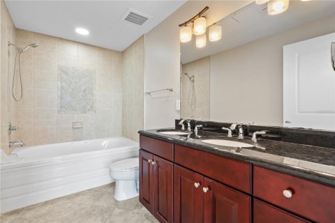 Condo in Orlando, Florida, 2 bedrooms  № 1322257 - photo 21