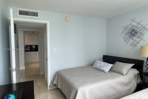 Condo in Miami Beach, Florida, 2 bedrooms  № 1238715 - photo 24