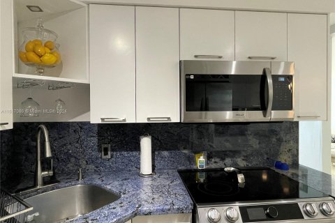 Condo in Miami Beach, Florida, 2 bedrooms  № 1238715 - photo 9