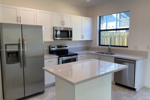 Condo in North Miami Beach, Florida, 3 bedrooms  № 1329820 - photo 12