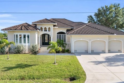 Villa ou maison à vendre à Punta Gorda, Floride: 3 chambres, 203.55 m2 № 1323232 - photo 2