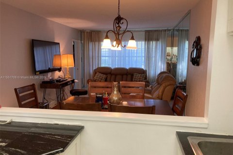 Condominio en venta en Lauderdale Lakes, Florida, 1 dormitorio, 63.55 m2 № 1070160 - foto 13