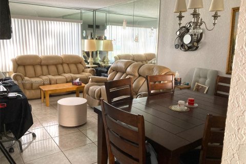 Condominio en venta en Lauderdale Lakes, Florida, 1 dormitorio, 63.55 m2 № 1070160 - foto 6