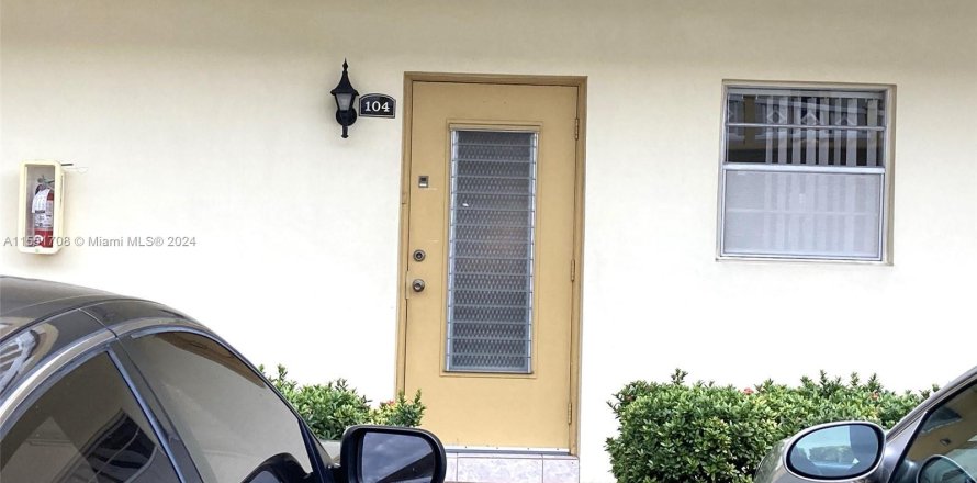 Condo in Lauderdale Lakes, Florida, 1 bedroom  № 1070160