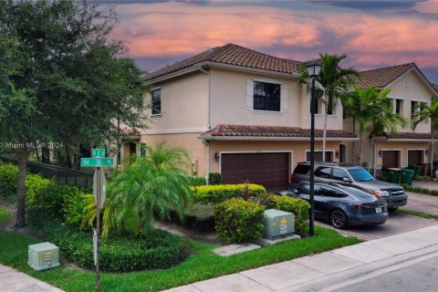 Adosado en venta en Tamarac, Florida, 3 dormitorios, 154.96 m2 № 1328247 - foto 3