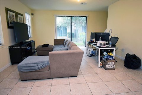 Touwnhouse à vendre à Tamarac, Floride: 3 chambres, 154.96 m2 № 1328247 - photo 21